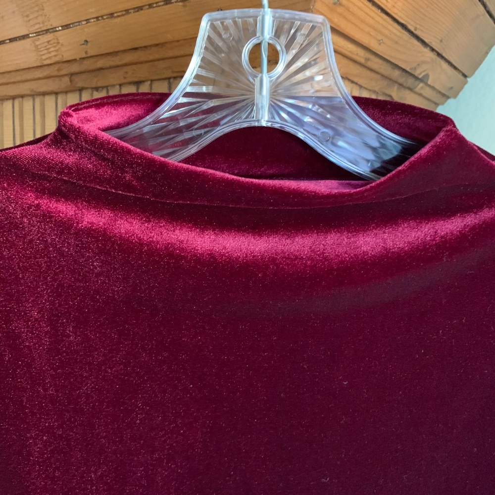 Only Hearts NYC Burgundy Velvet Funnel Neck Top – Size S